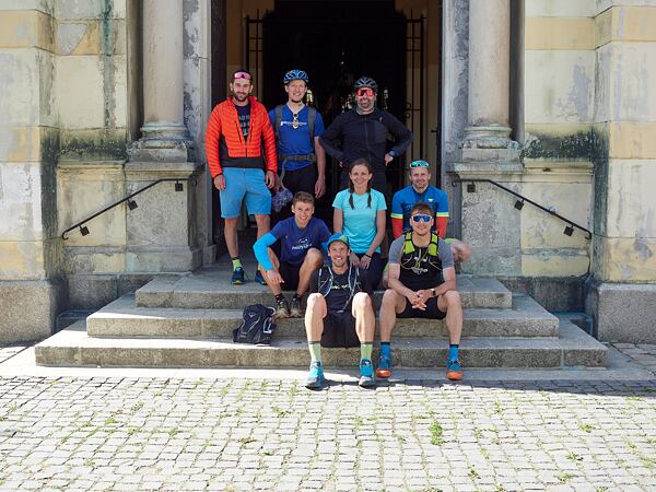 Naše krušnohorská parta: nahoře zleva Karel, Kuba, Rob; pod nimi Aleš, Soňa, Krab; dole Filip a Mužajs