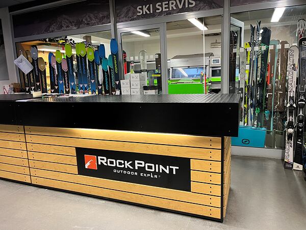 Součástí plzeňské Rock Point prodejny je špičkový ski servis