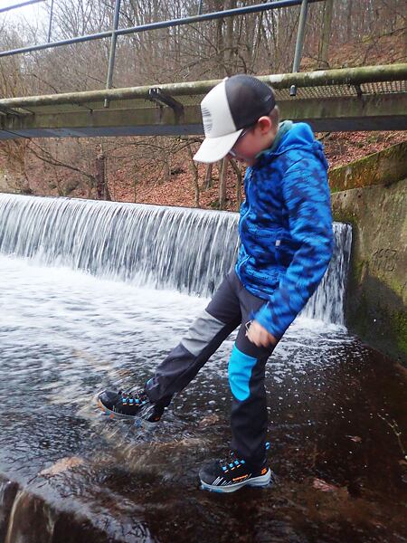 Boty Garmont 9.81 KIDS Pulse TREK WP Kids – díky membráně nepromokavé a nohy v suchu