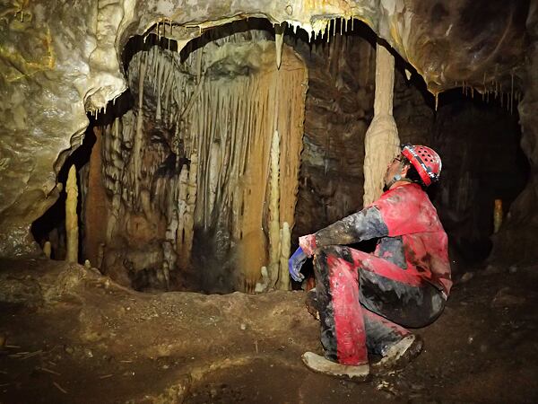 Do bohatě vyzdobené Chodby pokladů je možné nahlédnout z rozlehlého dómku Divadýlko