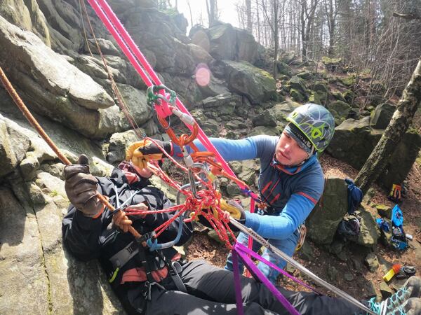 Trénink záchranných technik na Drátníku