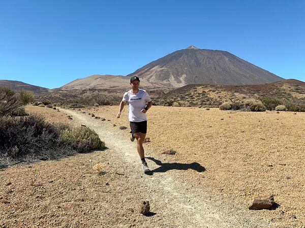 Běžecké boty a oblečení značky NNormal