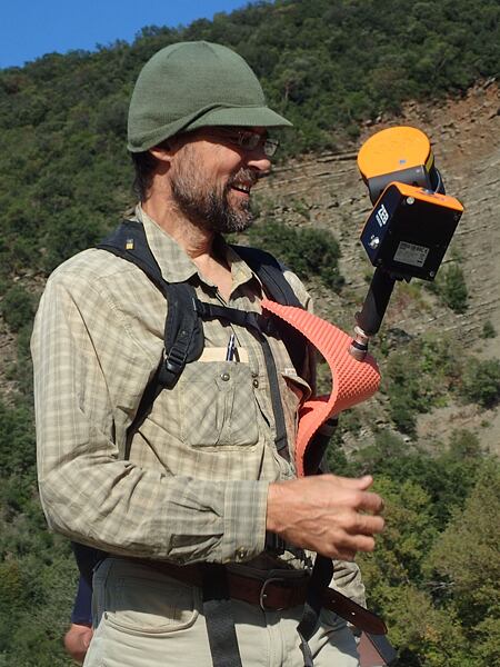 Speciální závěs na lidarový skener uvolní ruce pro slaňování