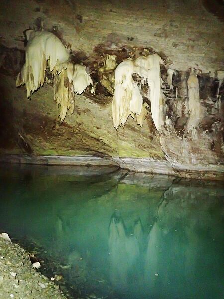 Albánie, Expedice Neuron Atmos 2024 - výzdoba kolem jezera Atmos