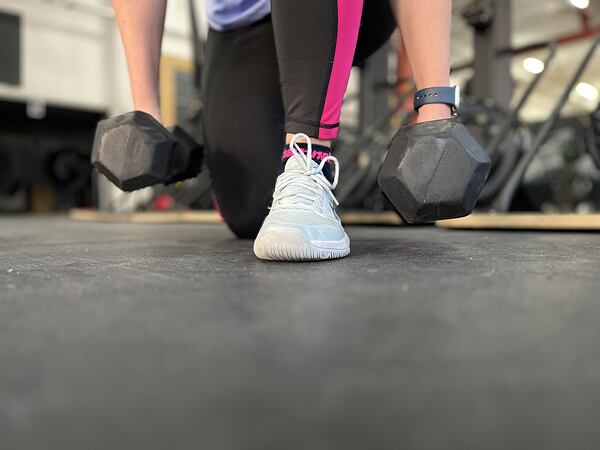 Posilování nohou a trupu je pro běžce základ, posilování rukou je bonus