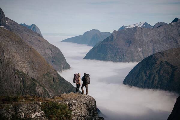 Správné nastavení popruhů batohů je zásadní pro správné usazení batohu na zádech