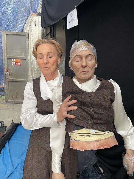 Hana Dvorská a její "odlitek" pro filmové potřeby