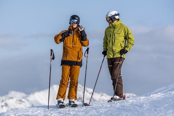 Nosit lyžařskou helmu by mělo být již automatické i pro dospělé