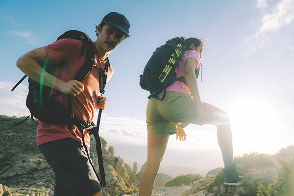 Oblečení z jemných merino vláken nízké gramáže (75-130 g/m2) jsou ideální na sport i volný čas během horkých dnů