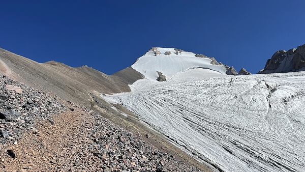 Takhle vypadalo sedlo v srpnu, nemusely jsme mít s sebou mačky ani cepíny