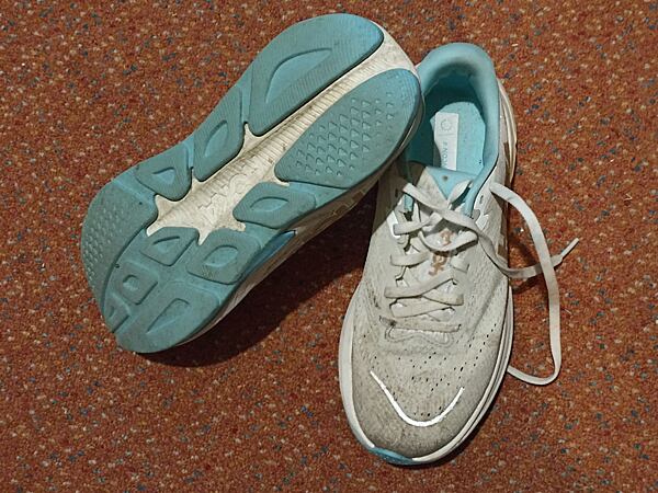 Dámské běžecké boty HOKA RINCON 4 - svršek i podešev