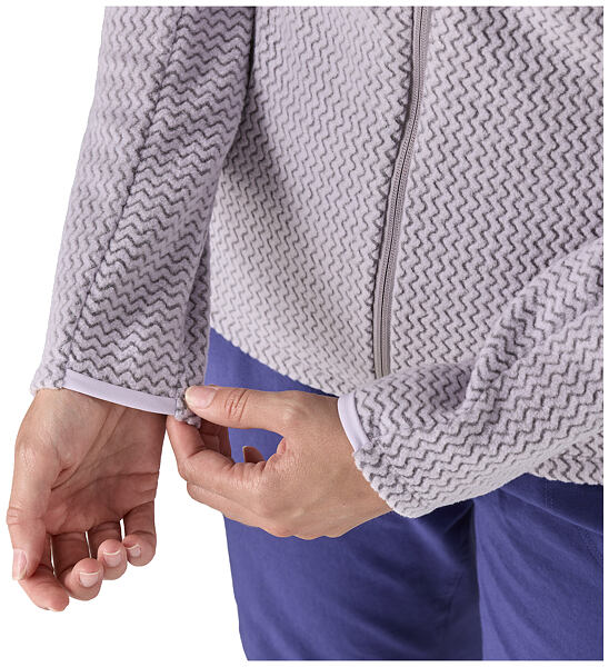 Rychleschnoucí lemy na manžetách i kapuci