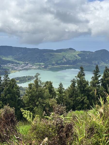 výhled na Sete Cidades z hřebenovky
