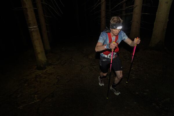 Foto: Foto: @beskydskasedmicka - Adam Korecký během závodu Beskydská Sedmička 2025